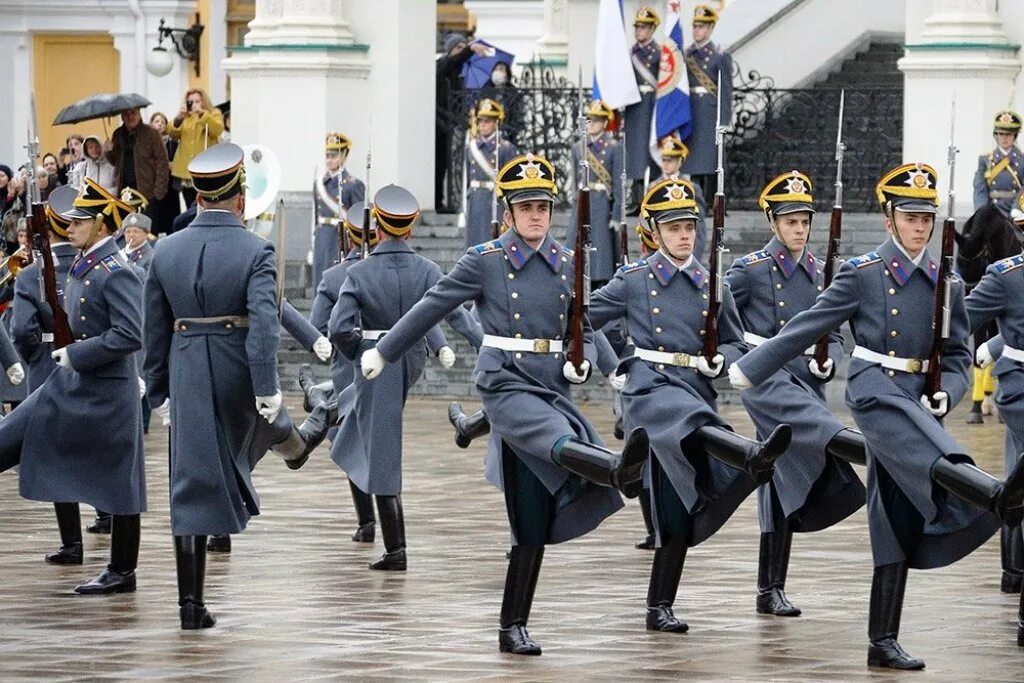 Кремлевская форма. Президентский полк Кремлевский полк. Охрана Кремля президентский полк. ФСО президентский полк. Форма ФСО президентский полк.