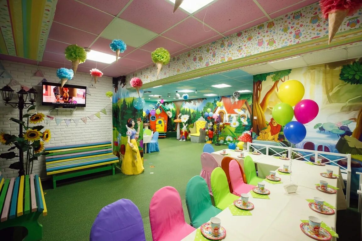 Студия зефир оренбург 60 лет октября. Студии проведения праздников. Студия для проведения детских праздников. Студии проведения праздников. Студия детских праздников интерьер.