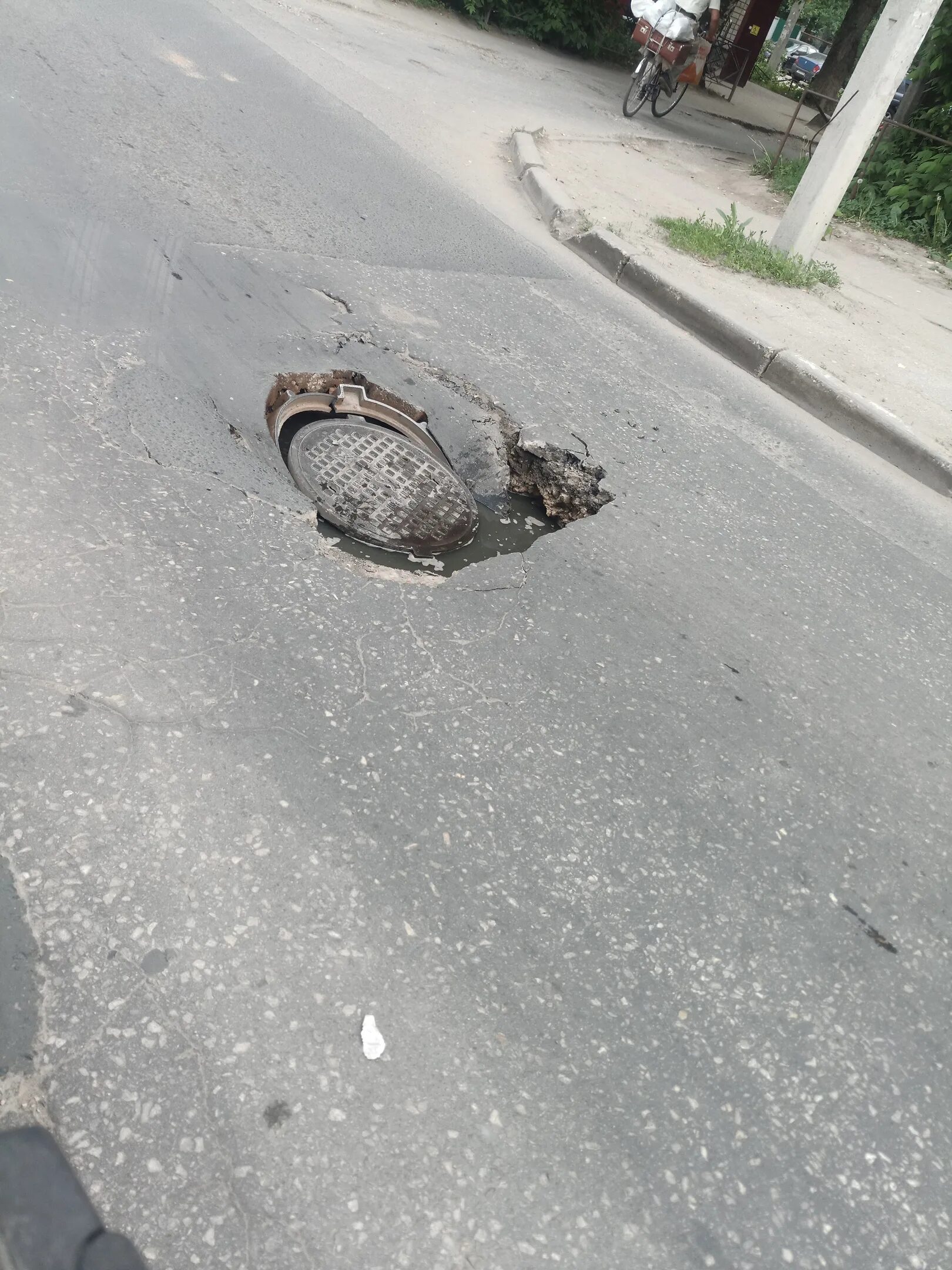 Закрытие дорог в рязанской области. Рязань Московское шоссе провалился асфальт Терминатор. Рязанские дороги. Заводское шоссе провалилось.