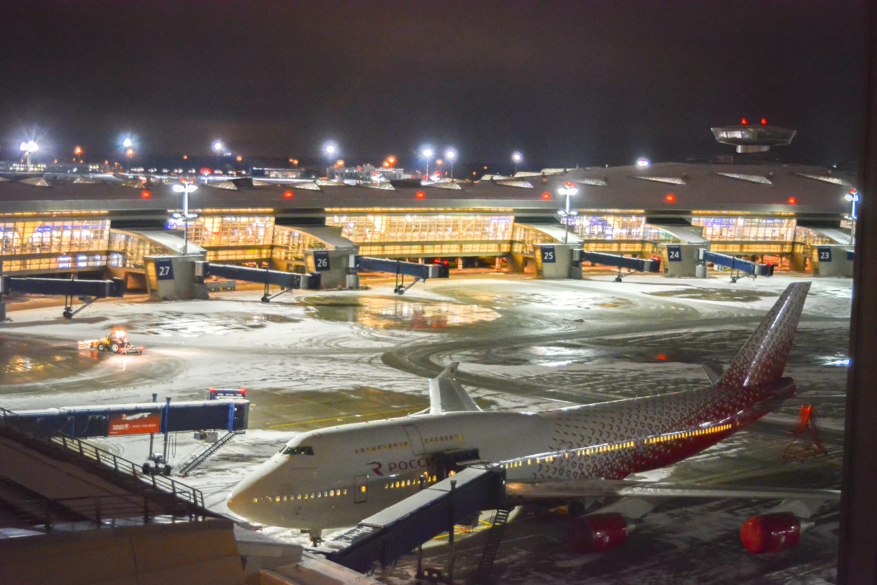 Аэропорт Внуково. Аэропорт Шереметьево зима. Sheremetyevo Airport зима. Аэропорт Внуково зима. Бесплатный телефон аэропорта шереметьево