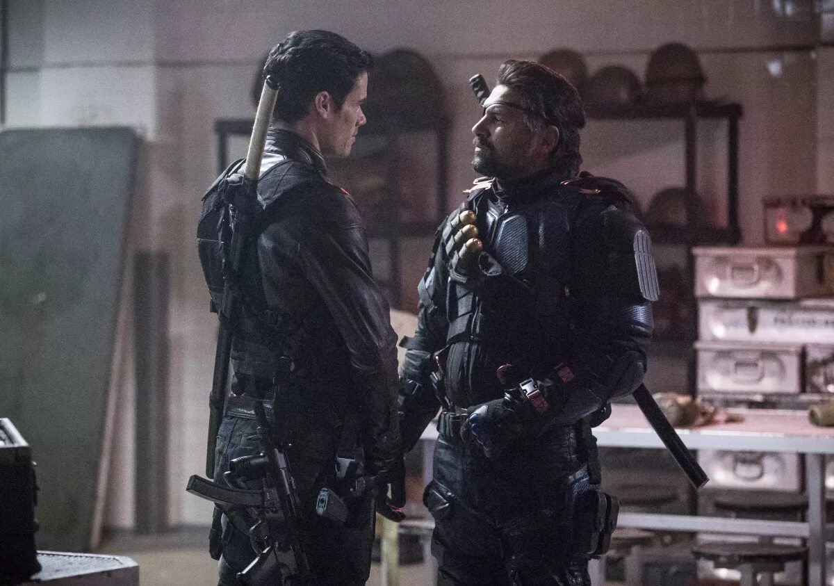 Arrow 6. Слейд уилсон стрела. лиам холл arrow.