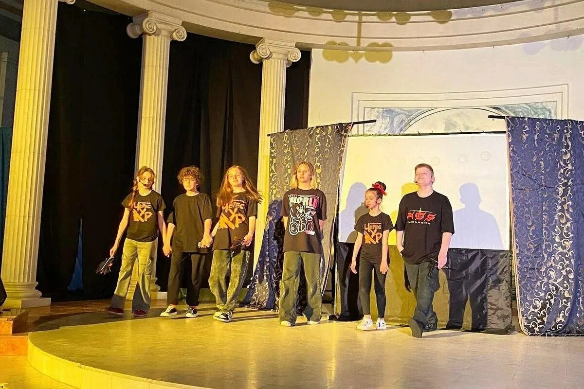 Показ молодых. Театральный. Серпуховский музыкально-драматический театр 2021. Театральный поединок с театром лампа. Театральный поединок серпухов.