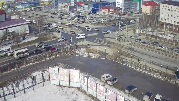 Камера в ноябрьске. Веб камера улица ленина. перекресток кузоваткина ленина..