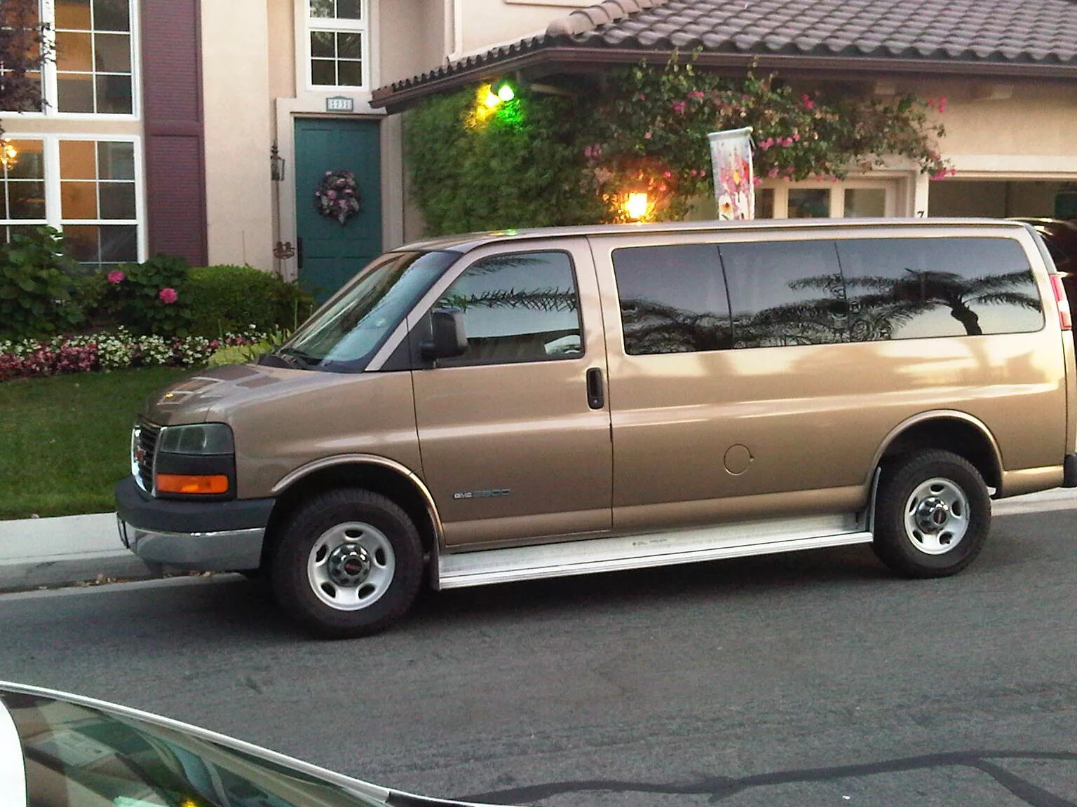 Минивэн америки. Gmc savana 2500 van. Chevrolet express 1996 - 2002. Gmc savana 2002. Gmc savana 2004.