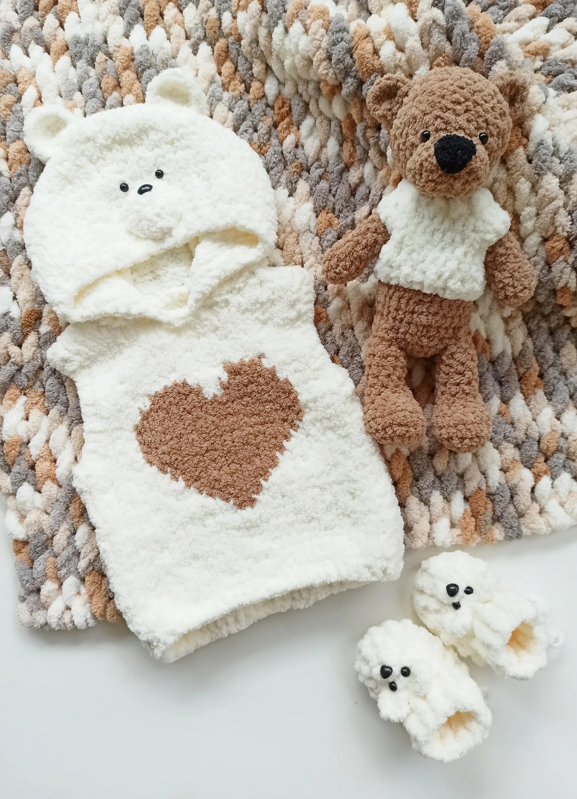 Мишка с пледом. Игрушка плед подушка мишка. Мишка с пледом игрушка. Плед с мишками. Плед с медвежонком.