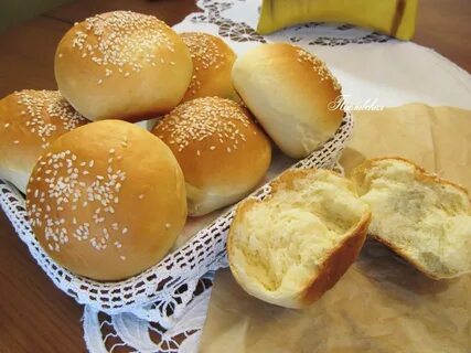 Дрожжевые булочки с кунжутом в духовке