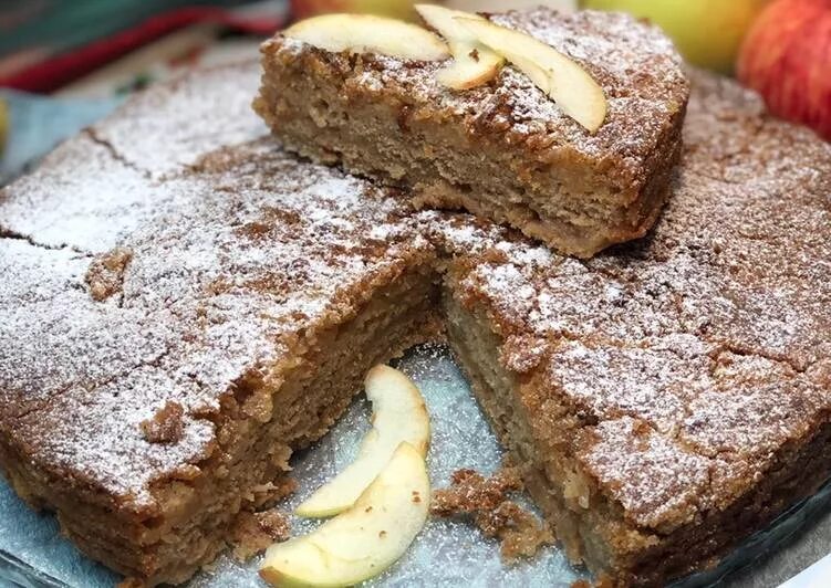 Рецепт пирога с манкой и яблоками. Варшавский яблочный пирог. варшавский яблочный пирог с манкой. варшавский пирог с яблоками. яблоко с сахаром корицей и манкой.