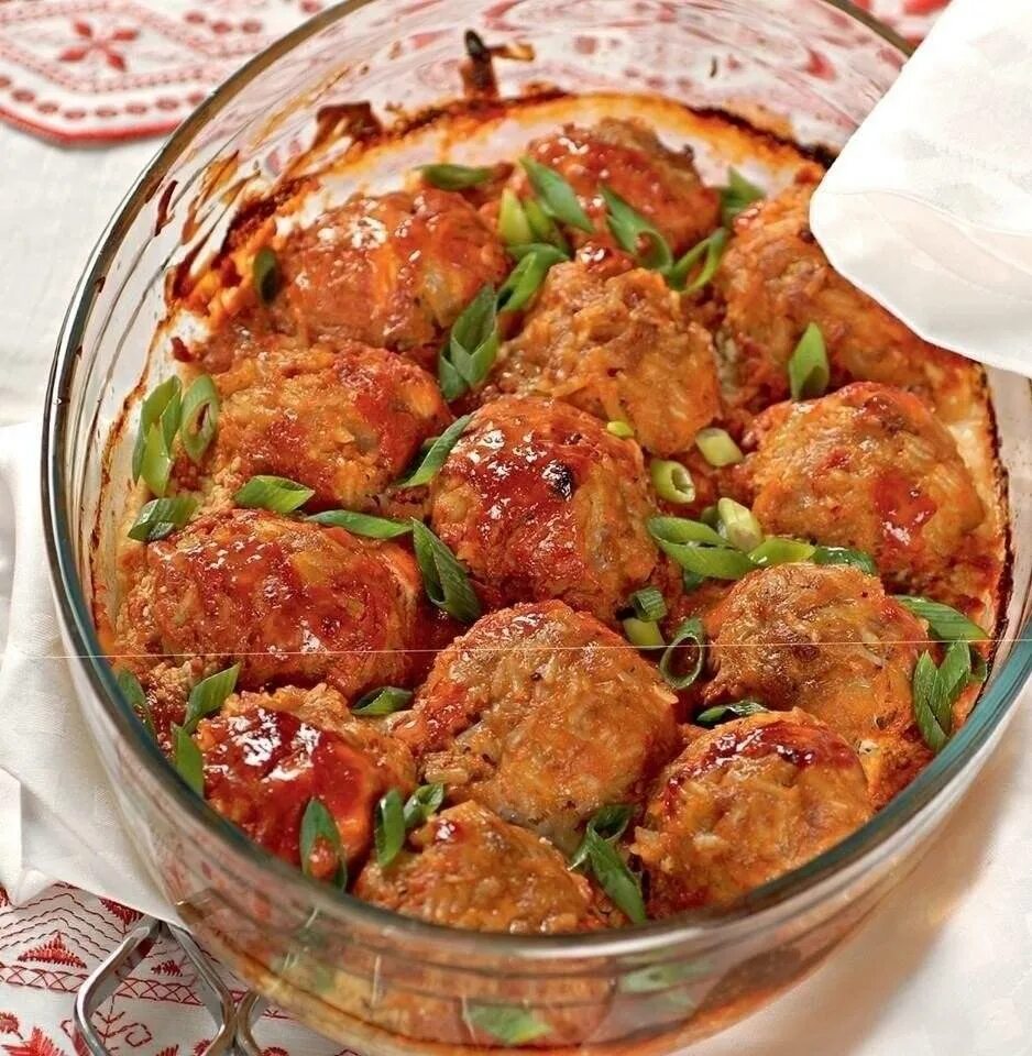 Блюда из фарша. Ёжики из фарша. Тефтели в томатно-сметанном соусе. Мясные ежики в соусе
