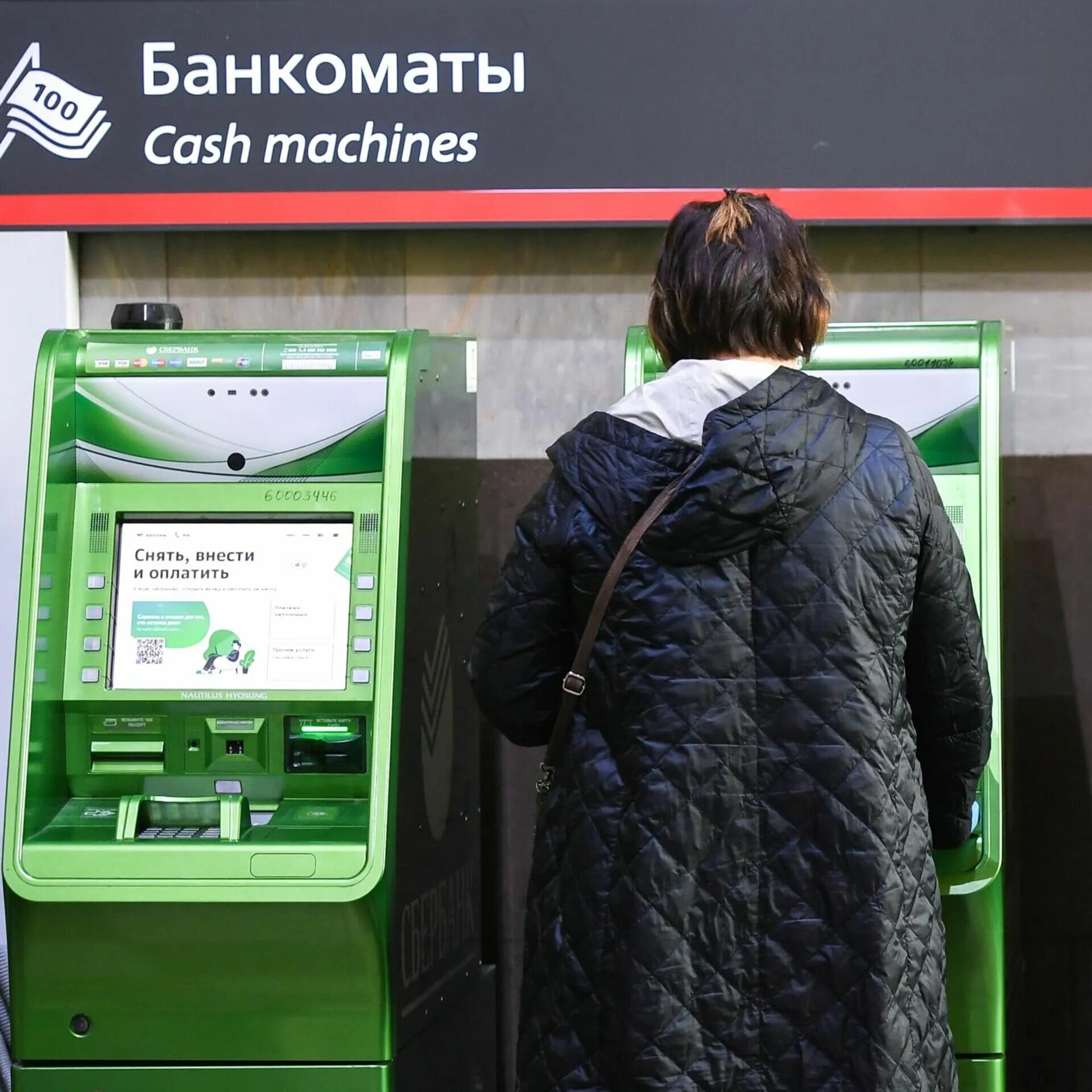 Сбербанк беларусь банкоматы. Банкомат. Банкомат Сбербанка. Терминал Сбербанка. Карта в банкомате.