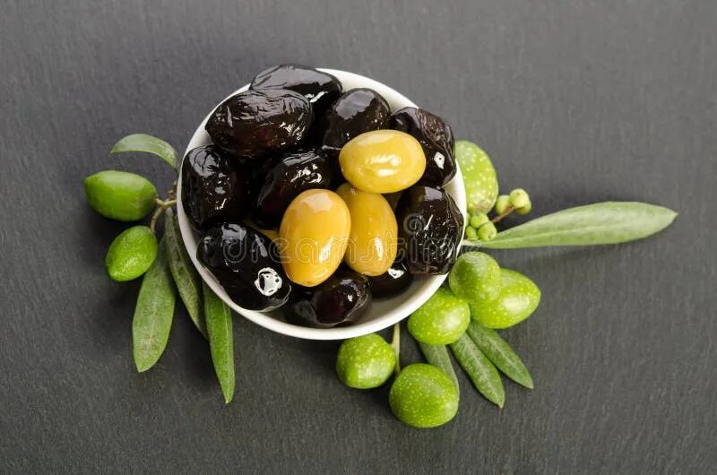 Оливки черные и зеленые. Unlu black olive чёрные маслины. Набор для оливок. Оливки черные. Оливки и маслины.