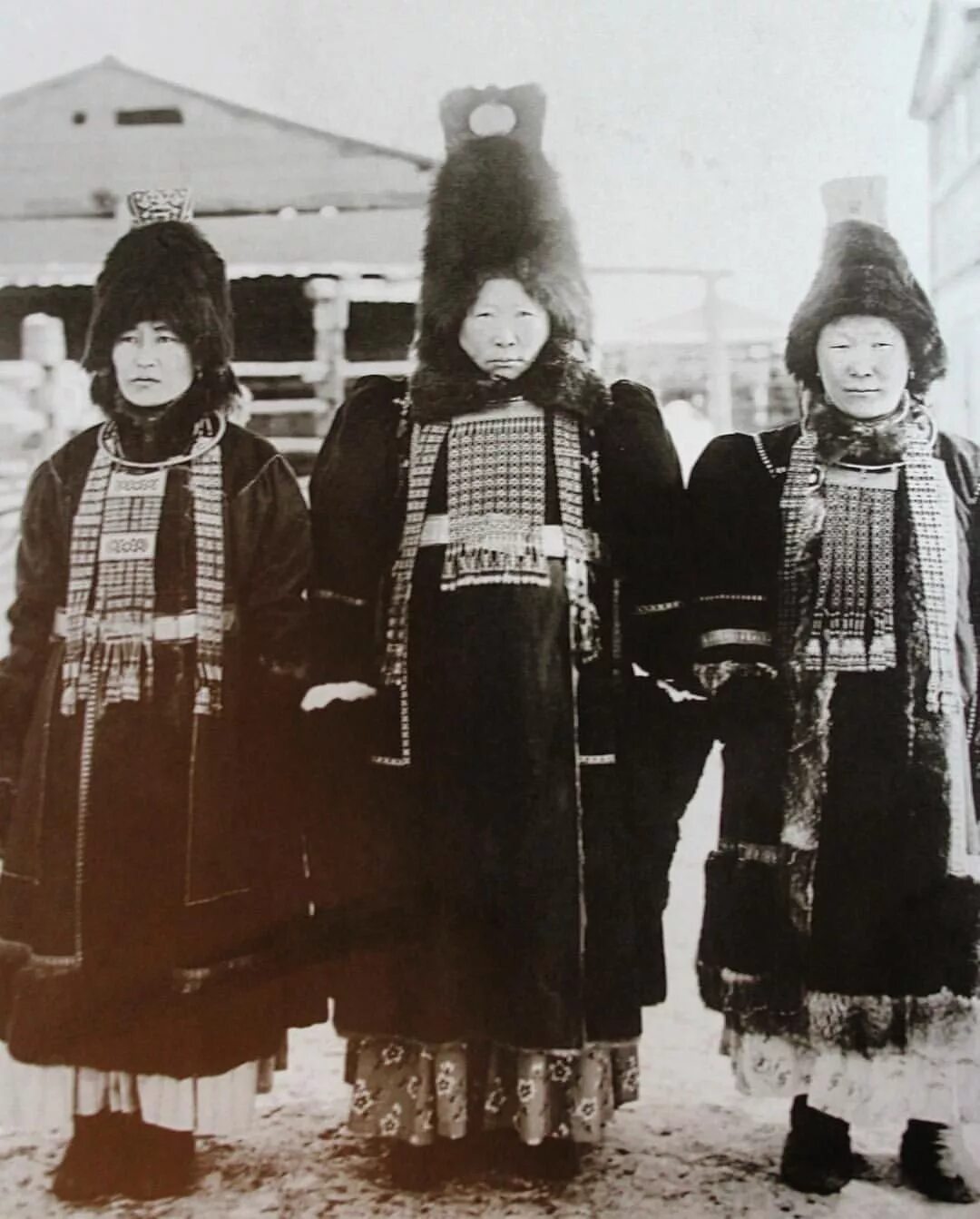 якуты саха 17 век. национальная одежда якутов 19 века. веко якутов. столетие якутии. народы сибири и дальнего востока в 18 веке.