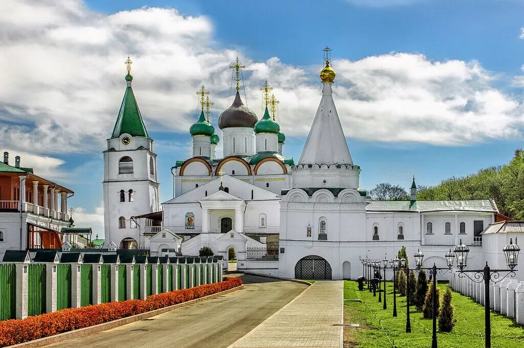 Вознесенско печерский монастырь новгород. Вознесенский монастырь нижний новгород. Печерский мужской монастырь нижний новгород. Монастыри нижнего новгорода действующие. Вознесенский печерский мужской монастырь.
