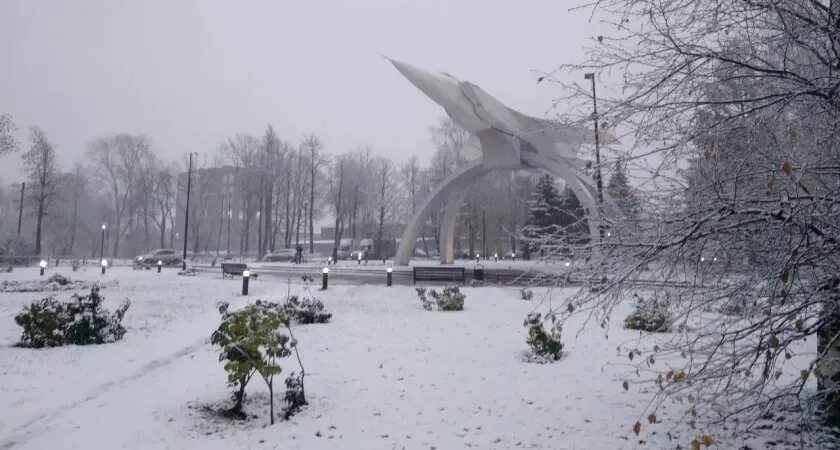 Сильный снегопад фото. Гололед в Иваново. Сугробы в Кизеле. Кострома гололёд фото.