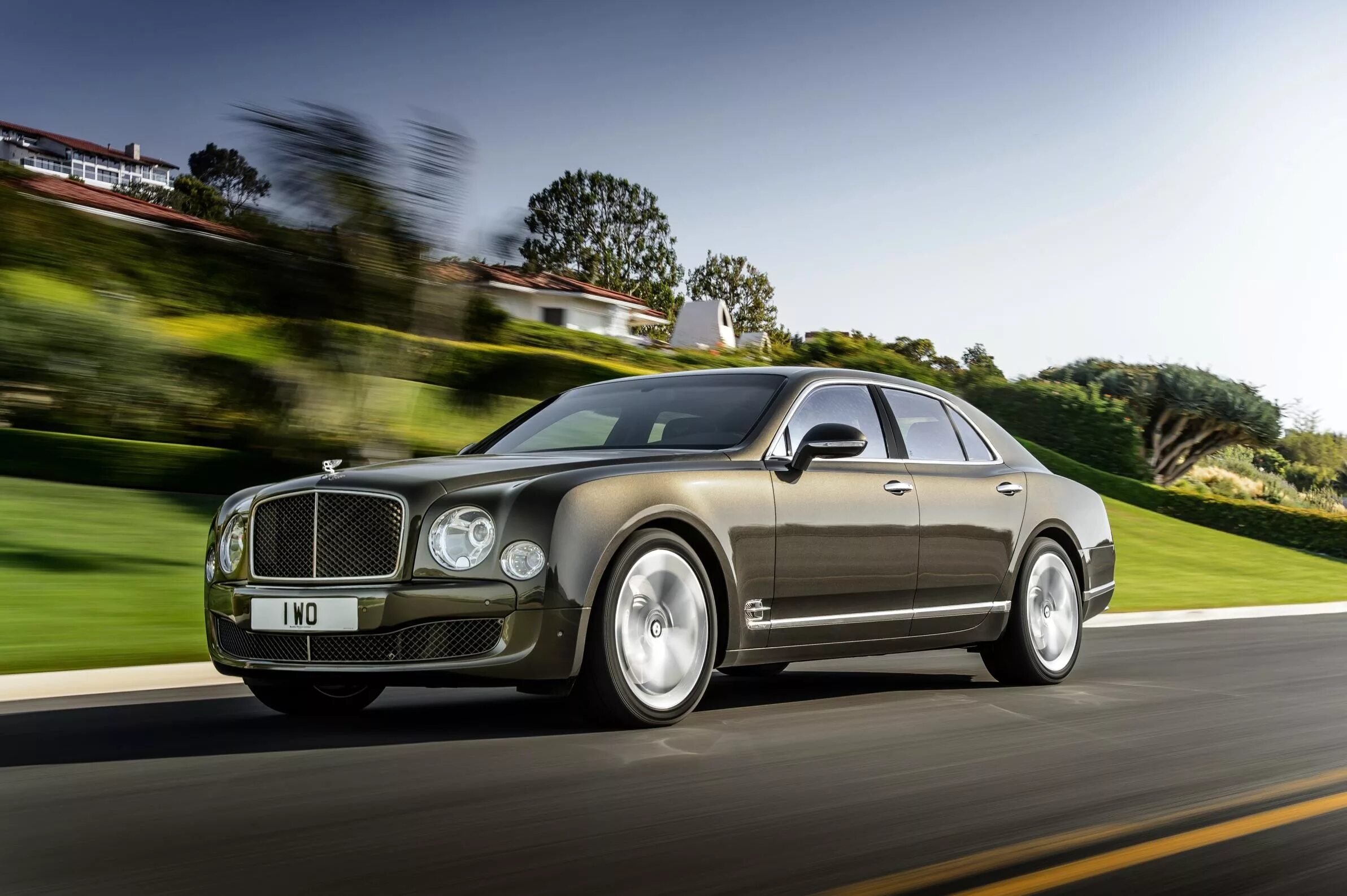 Дорогие автомобили 3. Машина Bentley Mulsanne. Bentley Mulsanne 2021. Бентли Мульсан Лонг. Бентли Мульсан 2020.