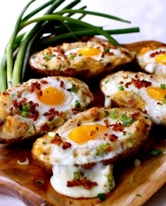 Запеченные яйца. Блюда из яиц. Необычные блюда из яиц. Красивые блюда из яиц. Блюда из яиц на завтрак.