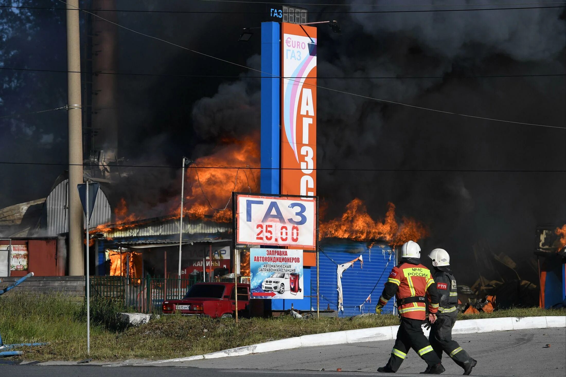 Пожар на фучика 37. Взрыв АЗС В Новосибирске 14 июня 2021. Пожар на АЗС Новосибирск. Взрыв газовой заправки в Новосибирске.