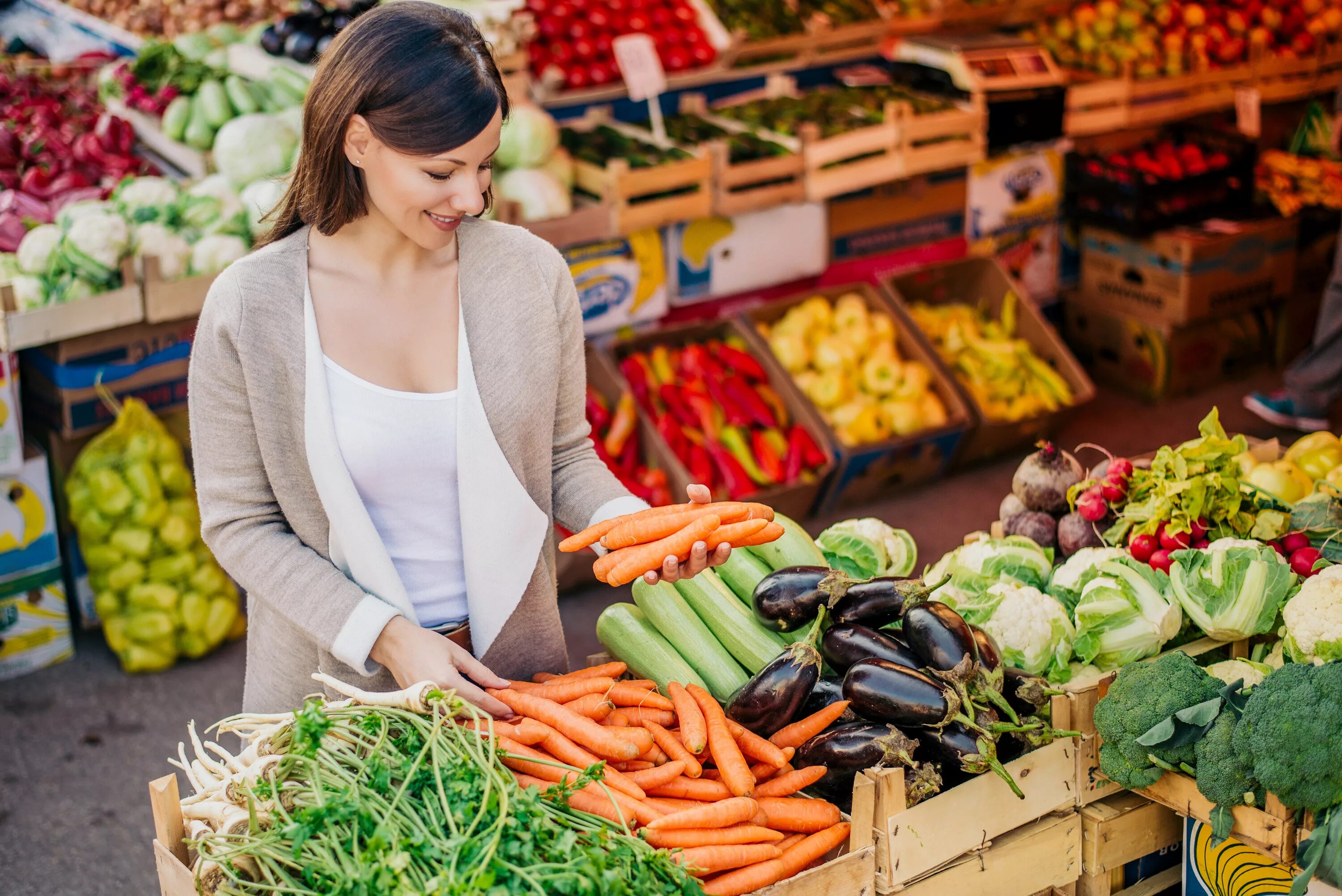 Овощи на рынке. Овощи и фрукты на рынке. Продукты на рынке. Фрукты на рынке. Vegetables market