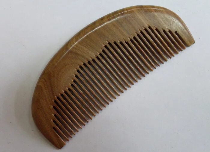 Расческа деревянная. Расческа из дерева. Расческа для волос из дерева. Расческа из природного материала.