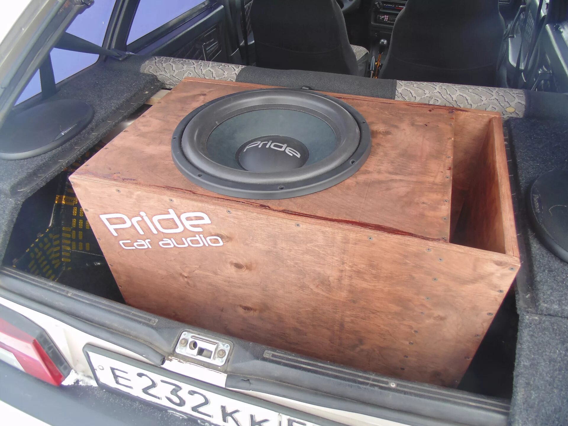 Сабы валят. Ваз 2112 нео hhs ютубе. Сабы валят. Шутки про автозвук. Саб в лада приора.