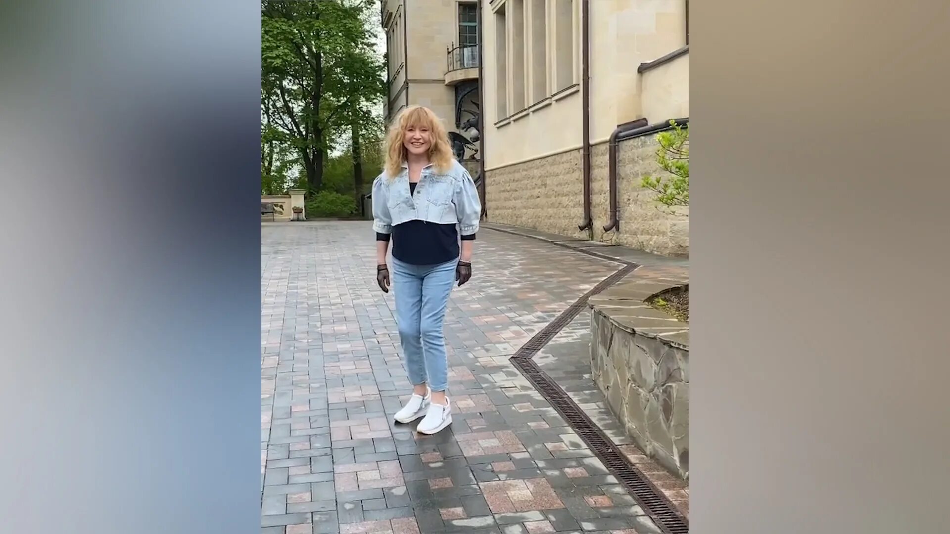 Где сейчас пугачева декабрь 2025. 71-летняя алла пугачева. пугачева 2025. алла пугачева 2025. пугачева в шортах 2025.