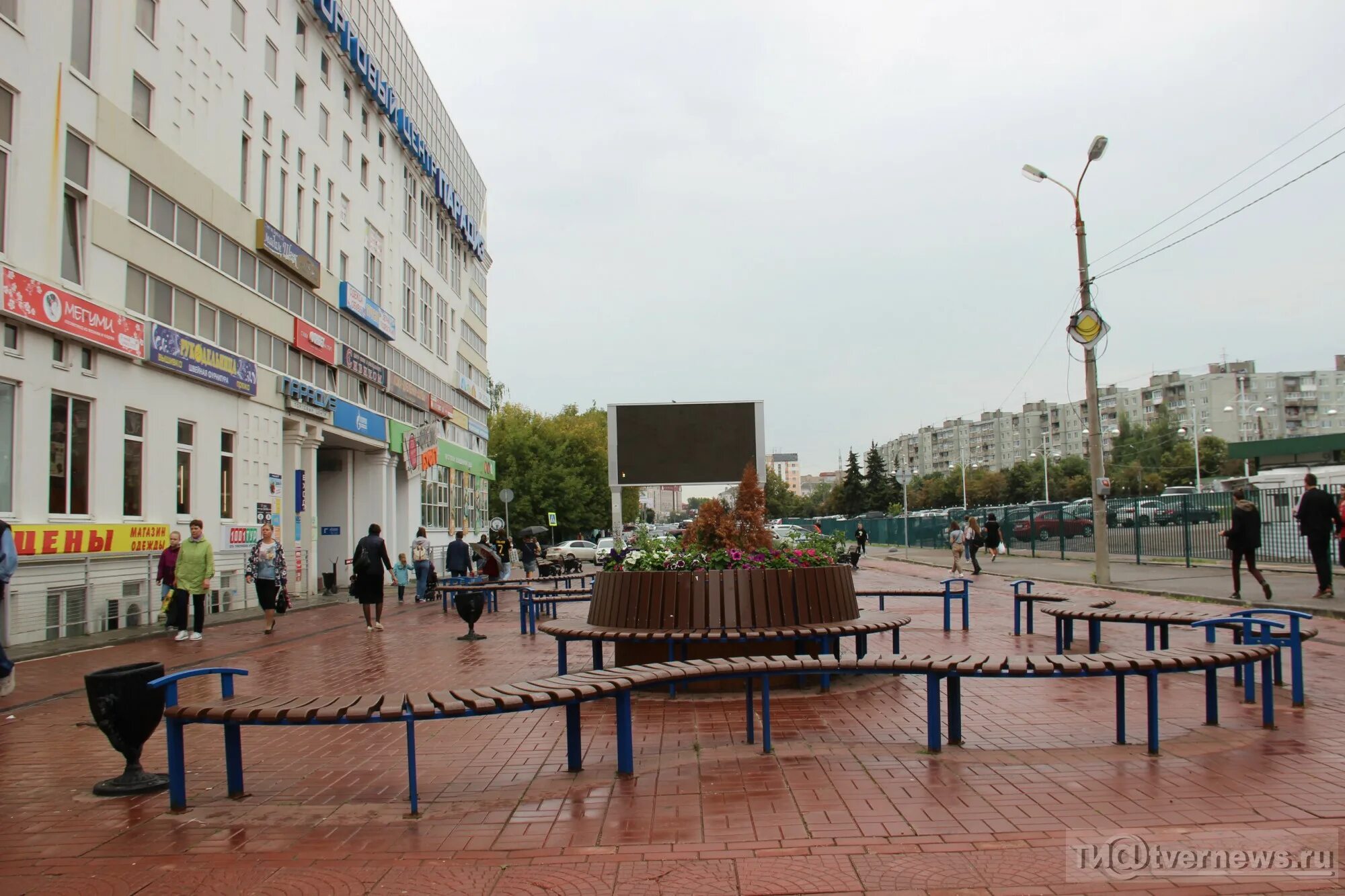 Трехсвятская москва. Олимп Тверь Трехсвятская. Трехсвятская 10 Тверь. Красивые фото барельефа лучи Твери на Трехсвятской.