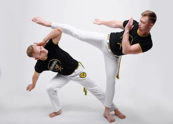 Российский центр капоэйры в кирове. Капоэйра киров спасская 67. Капоэйра в красноярске. Капоэйра тренировка. Капоэйра севастополь.