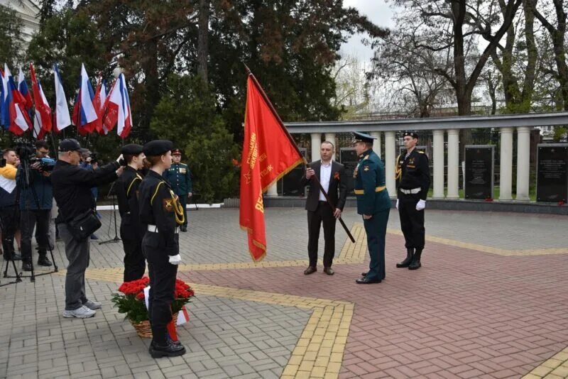 Освобождение симферополя от немецко фашистских захватчиков. День освобождения Симферополя. Год освобождения Симферополя от немецко-фашистских захватчиков. Симферополь освобожден 2014. 13 Апреля день освобождения Симферополя.