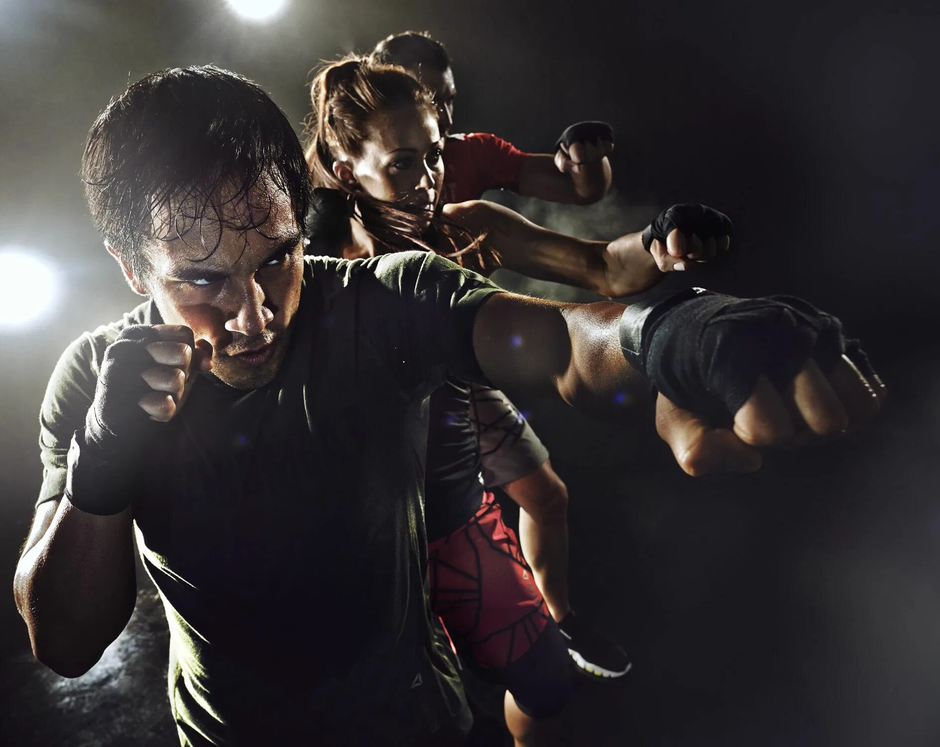 Body combat тренировка. Боди комбат лес миллс. лес миллс тренировки боди комбат. bodycombat тренировка. body комбат.