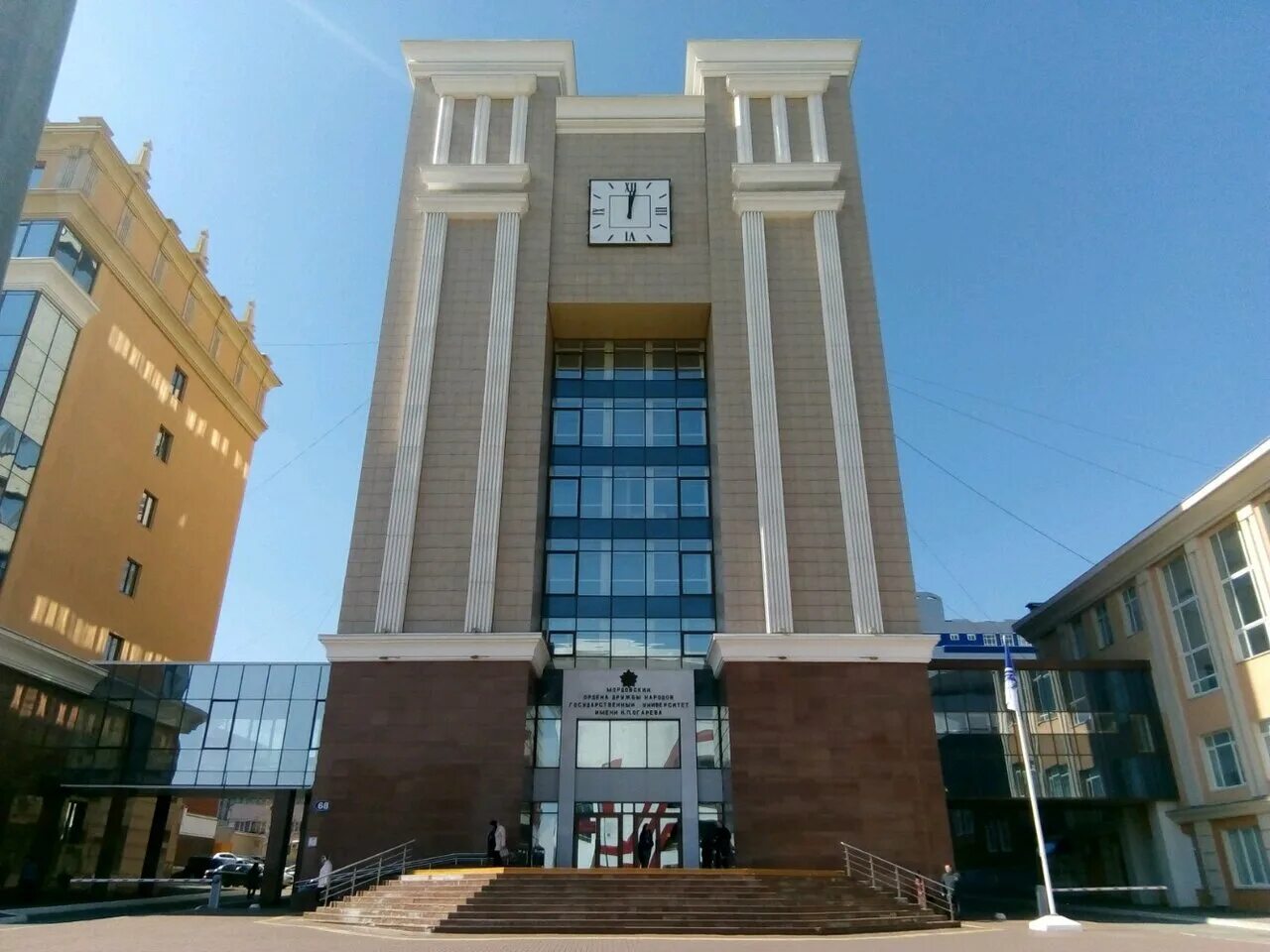 Институты саранска. Саранск институт огарева. Институт национальной культуры корпус саранск. Огарёва. Огарёва.