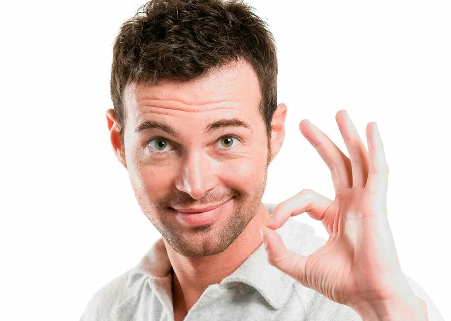 Телемаркетинг. Оператор мужчина. Человек показывает класс. Рабочий согласиться. Рабочий на производство.