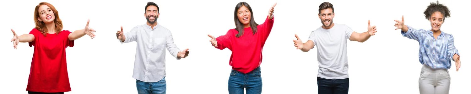 Женщина в возрасте с распростертыми объятиями. С распортертыми обьятьями. Картинка женщина с распростертыми руками руками стоящая задом. Встретить распростертыми объятиями. Человек с распростертыми объятиями.