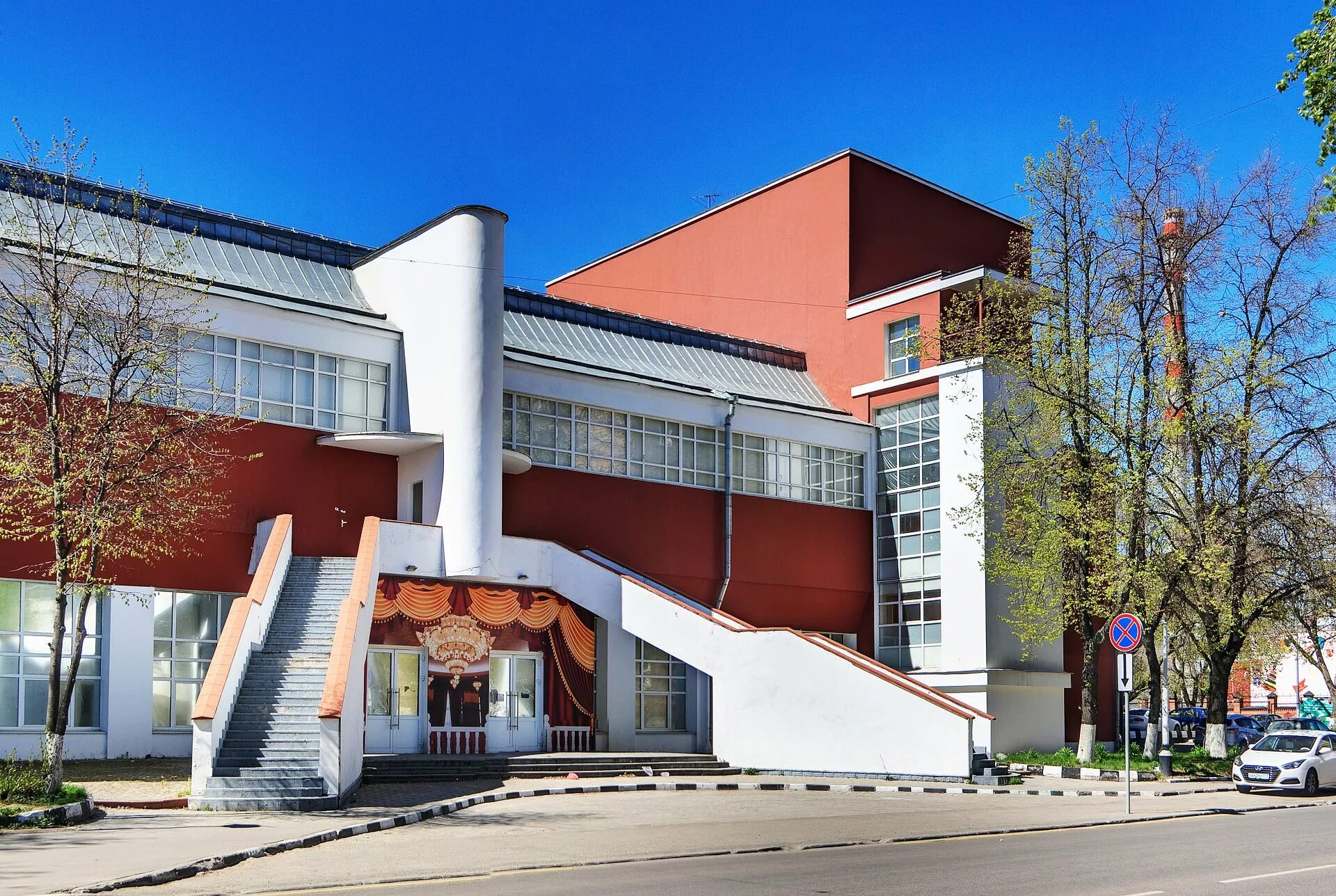 Мхат им горького москва. Дворец культуры имени горького новосибирск. Здание театра мхат им. Литературный институт им горького москва. Горького.