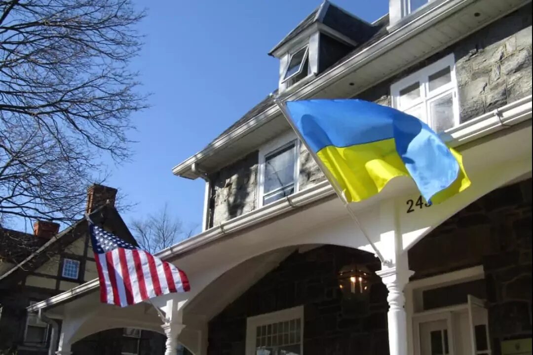 Где посольство украины. Посольство США И консульства в Украине. Генеральное консульство Украины в США. Здание посольства Украины в США. Посольство Украины в США Вашингтон.