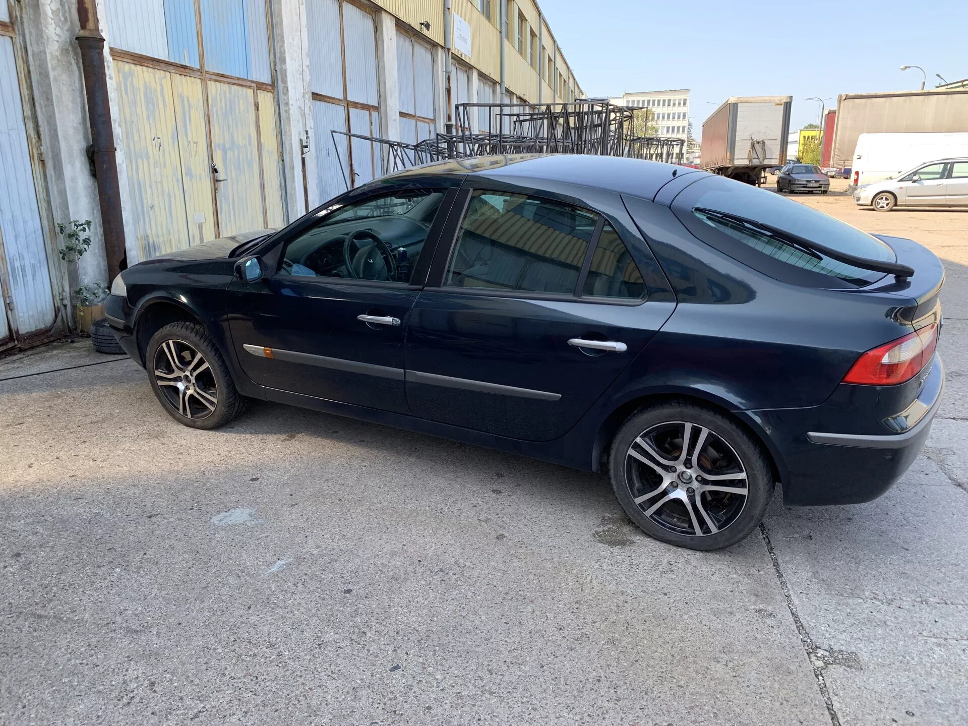 Диски рено лагуна 3. Диски r17 renault laguna. Renault laguna ii r18. Диски renault laguna 2. Рено лагуна 2 на 17 дисках.