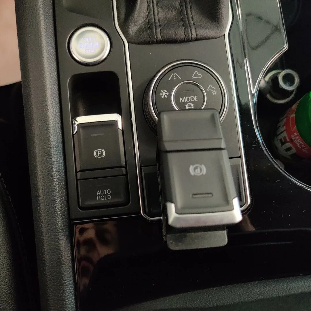 Кнопка auto hold что это. Кнопка автохолд тигуан. автохолд фольксваген тигуан. автохолд тигуан 2.