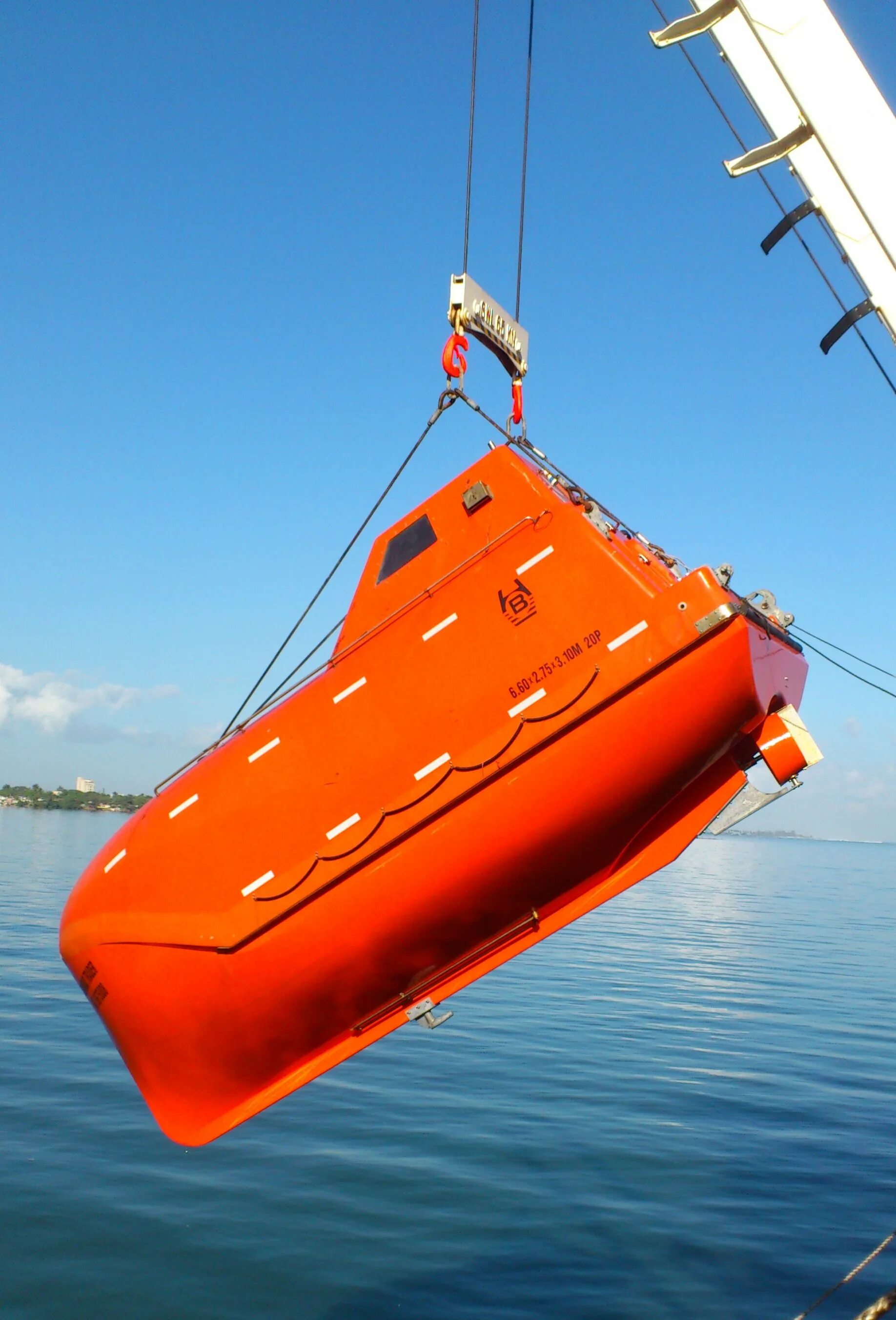 Спасательный бот. Спасательная танкерная шлюпка. free-fall lifeboats спуск. судовая спасательная шлюпка lbp 750960 - 65150 p. спасательный мотобот.