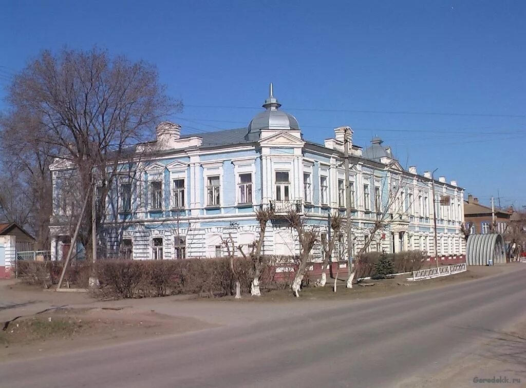 Новоузенск где. Новоузенск Саратовская область. Город Новоузенск Саратовской области. Поликлиника Новоузенск. Саратовская область город Новоузенск площадь.