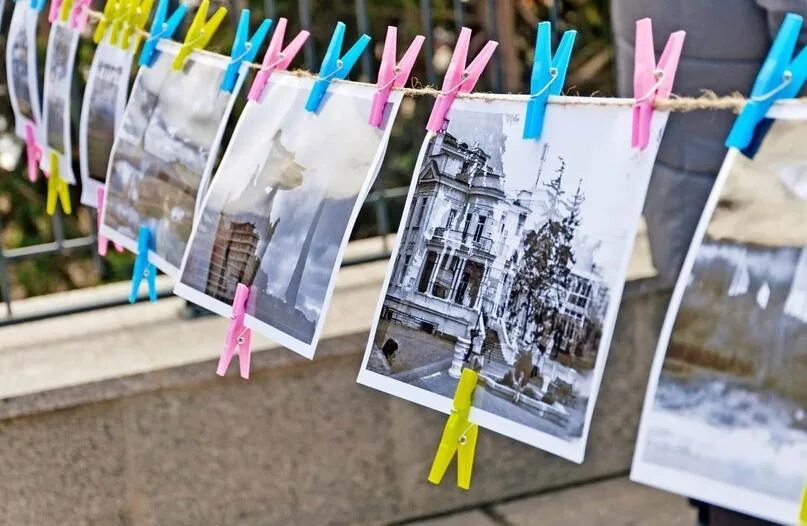 Фотовыставка на прищепках. Сушка фотовыставка. Сушка фотографий на прищепках. Сушка фотовыставка. Фотовыставка фотосушка.