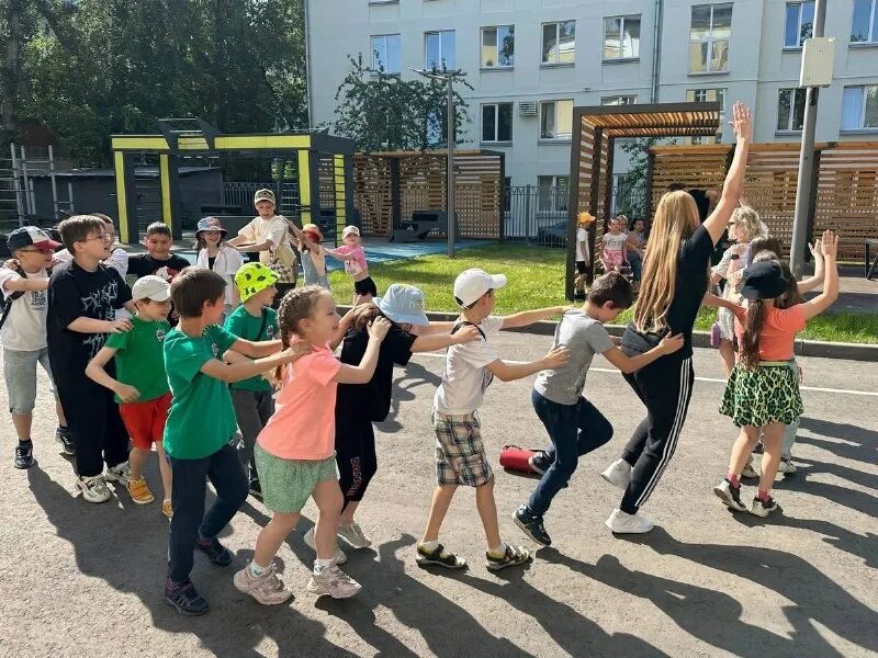 школа марьино каникулы. танец для флешмоба в лагере. праздничный урок прощание с букварем 1 класс. когда отдыхе в школе. родители на выпускном в 11 классе фото.