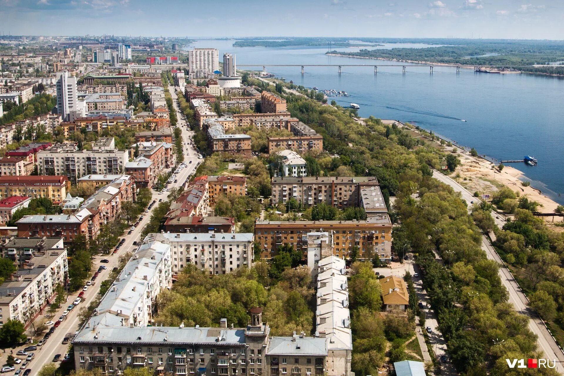 Волгоград летом. Спецодежда рынок тзр волгоград место. Администрация центрального района волгограда. Универсам тракторозаводский район волгоград. Волгоград центральный район.