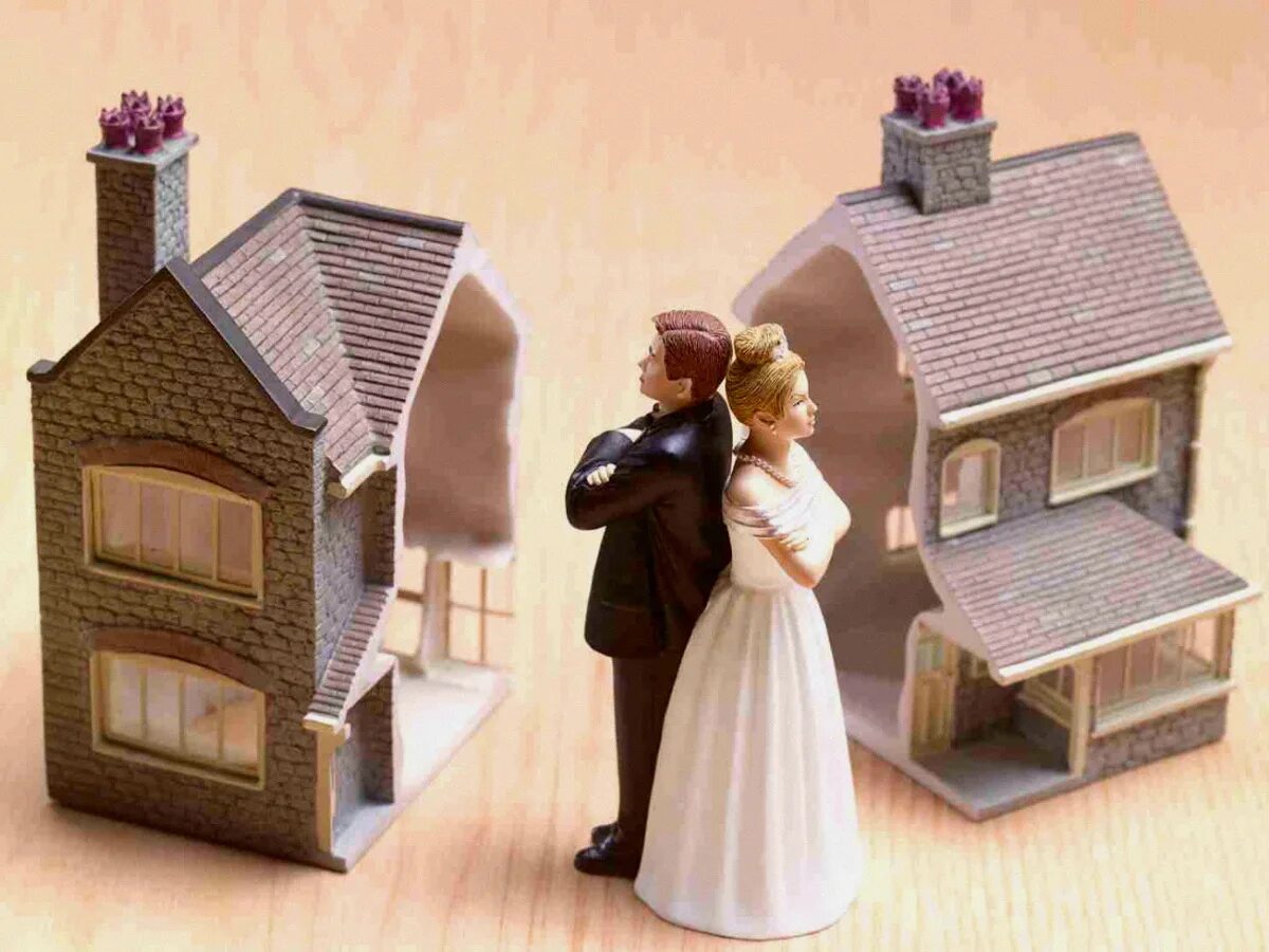 Развод квартира. Имущество супругов. Раздел квартиры при разводе. Развод и Разделение имущества. Супруги делят имущество.