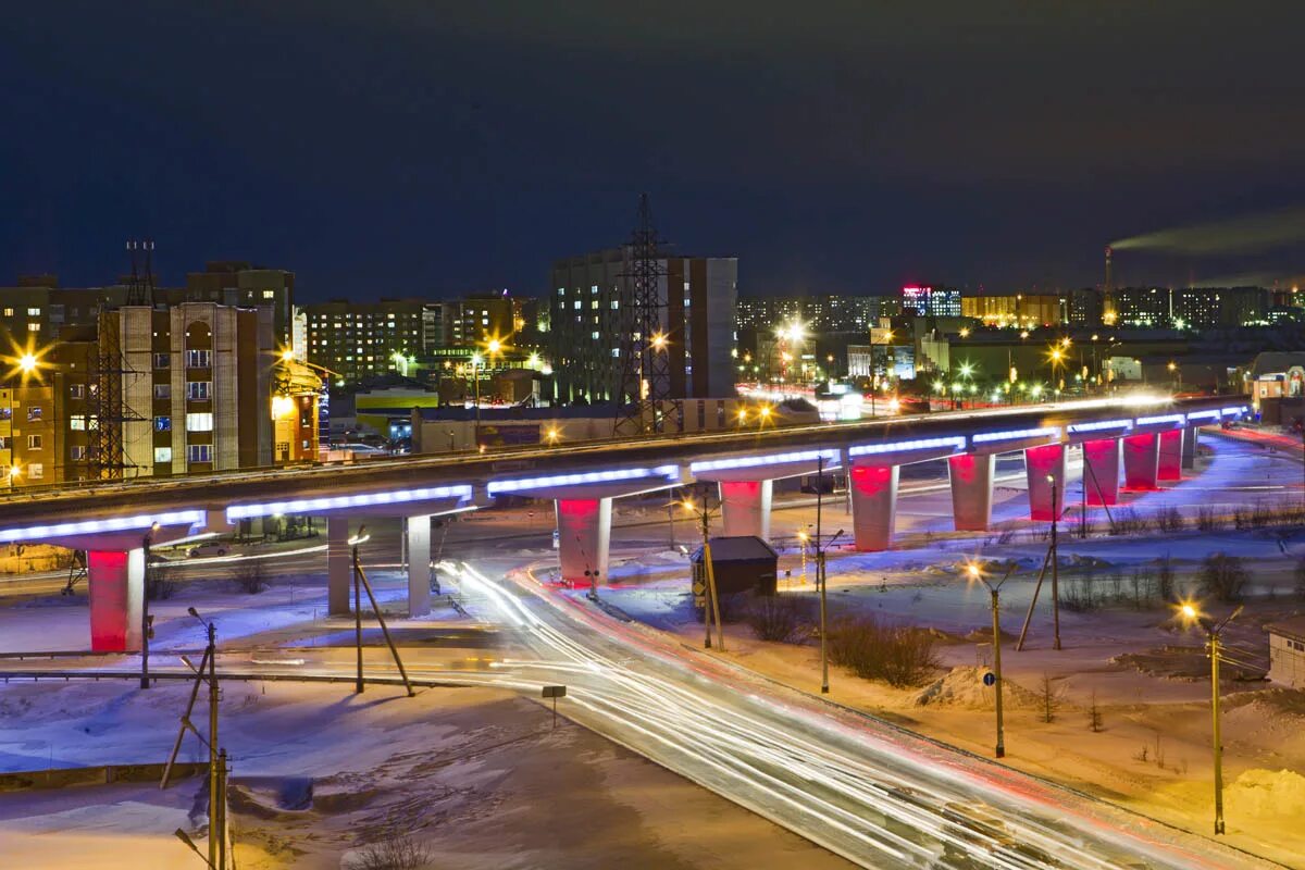 Фотографии нова. Новый Уренгой. Город новый Уренгой. Новый Уренгой центр города. Новый Уренгой площадь.