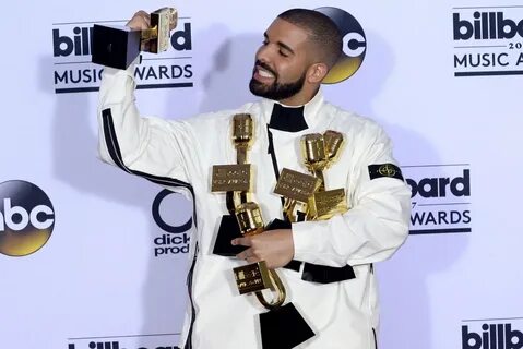 Drake postpones Toronto show on Aubrey & The Three Migos tour 