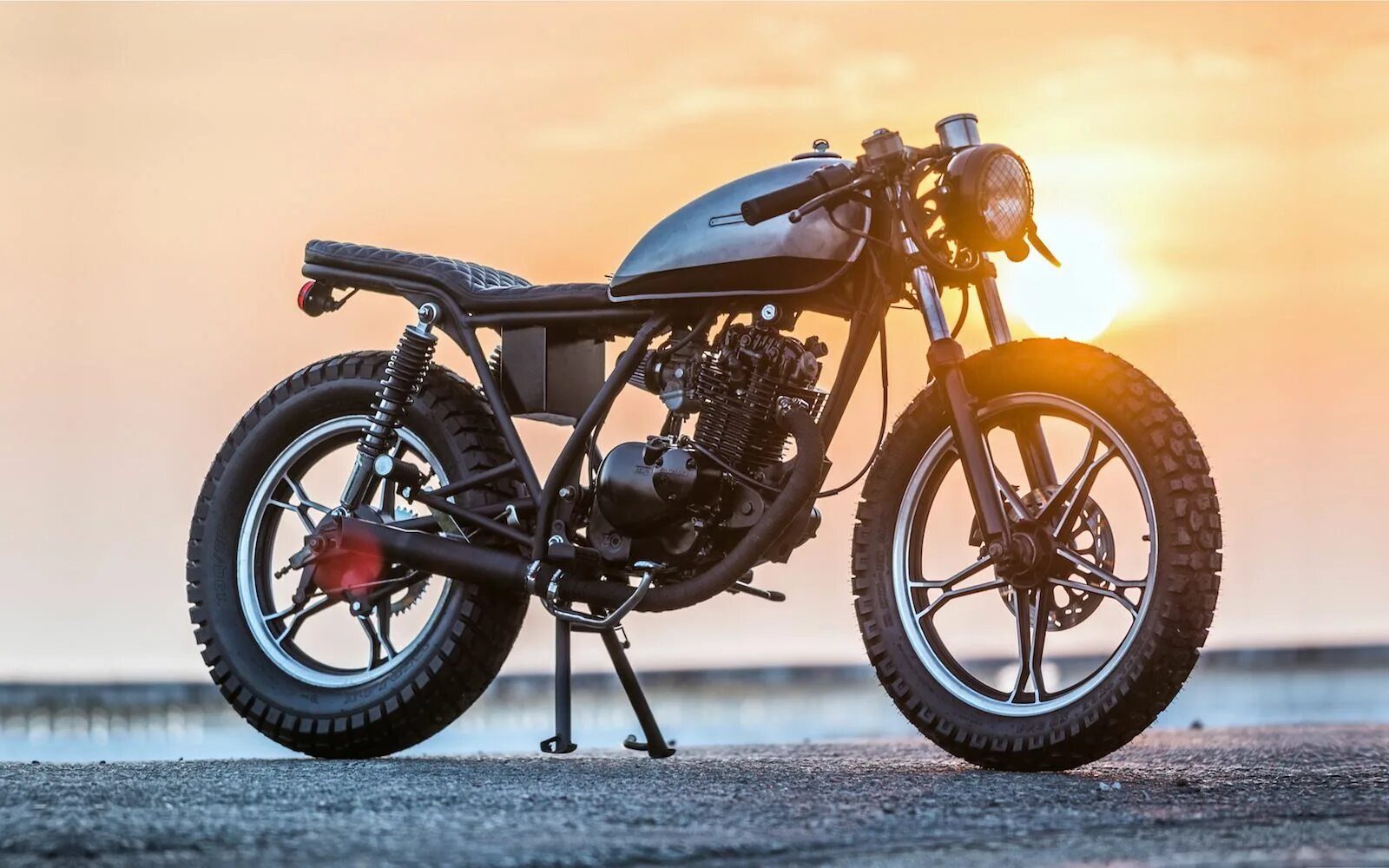 Минск скремблер 125. Минск 125 кастом скремблер. Suzuki GN 125 Cafe Racer. Минск 125 кастом.