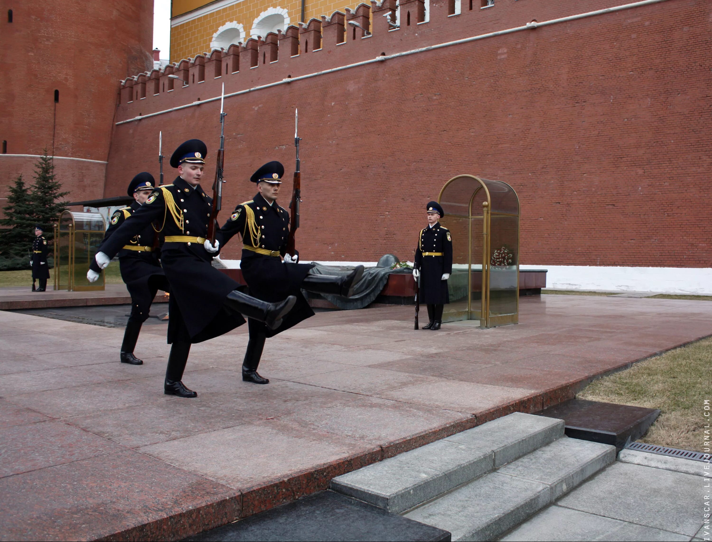 Первый пост в группе. Президентский полк службы коменданта Московского Кремля. Президентский полк Кремлевский полк. Солдаты ФСО президентский полк. Форма ФСО президентский полк.