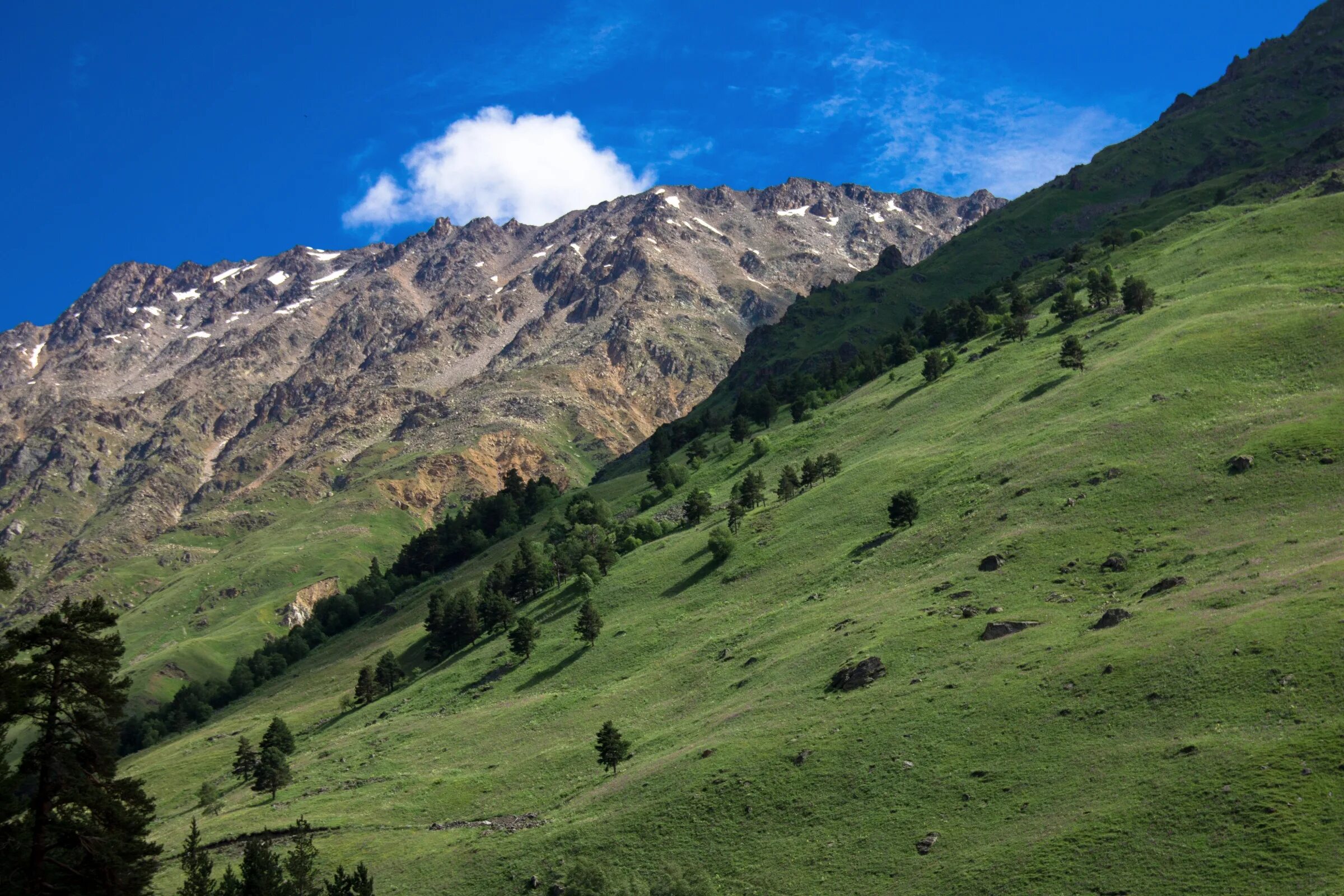 2 края северного кавказа. Гора Лха Кабардино Балкария. Предгорная зона Северного Кавказа. Живописный ландшафт Северного Кавказа. Ущелье Терскол.