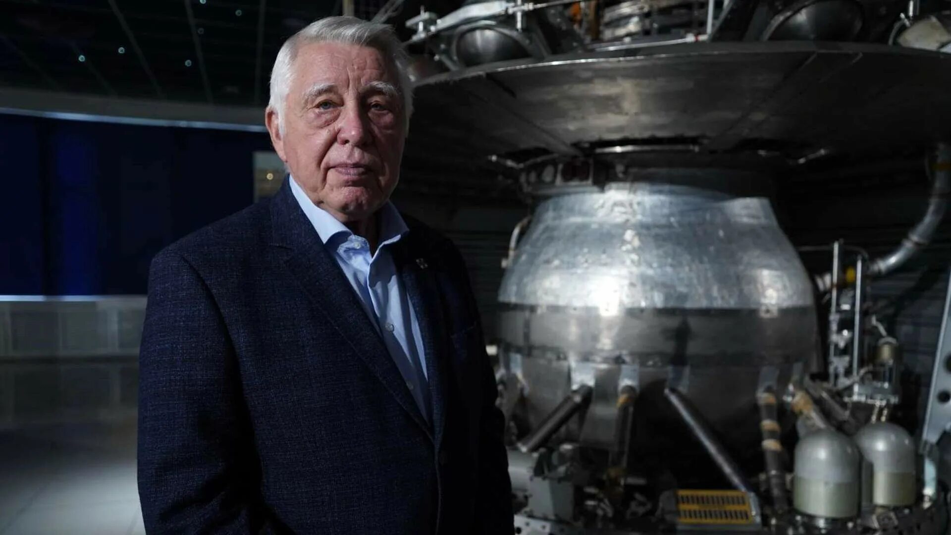 Главный конструктор космической техники. Инженер конструктор космос.