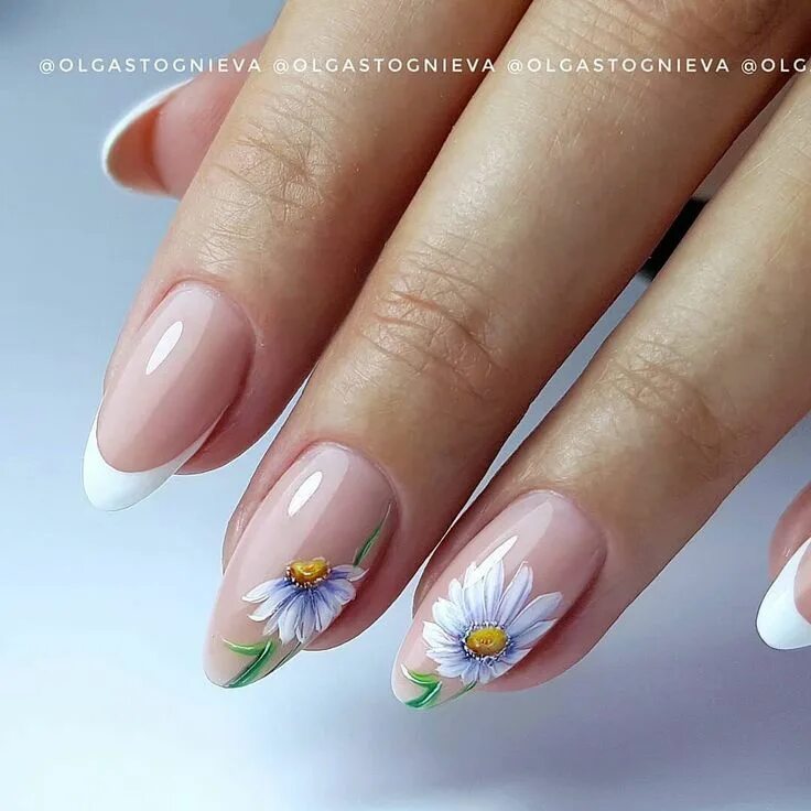 Pin by Stephanie Wong on Hair, Makeup, and Nails Daisy nails, Flower nails, Dais