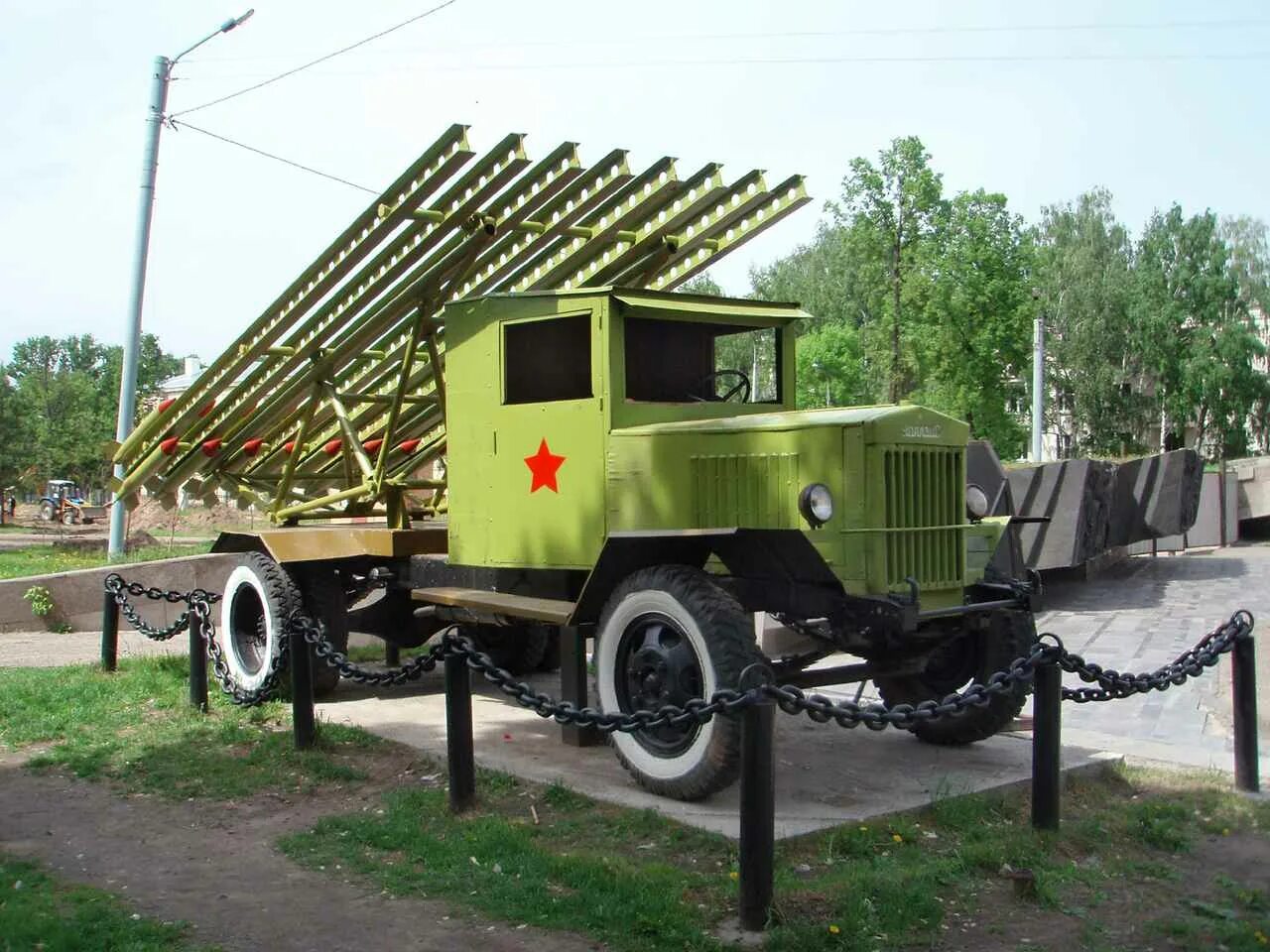 Установить военный. Катюша БМ-13 оружие. Катюша БМ-13 оружие Победы. Реактивная артиллерия Катюша. Боевая машина реактивной артиллерии Катюша.