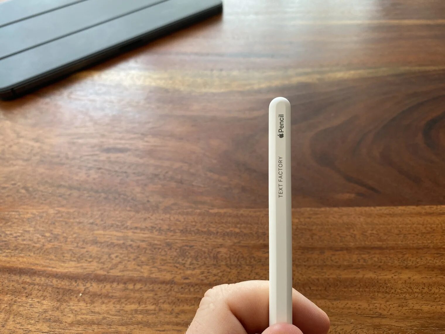 Apple Pencil 2. Apple Pencil IPAD 2017. Зарядка Apple Pencil от IPAD 10. Apple Pencil 2 в коробке. Зарядка pencil